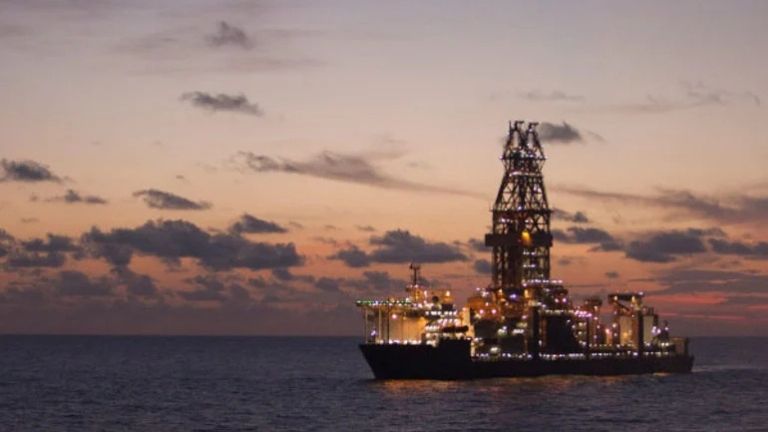 Petrobras renegocia 13 contratos de sondas